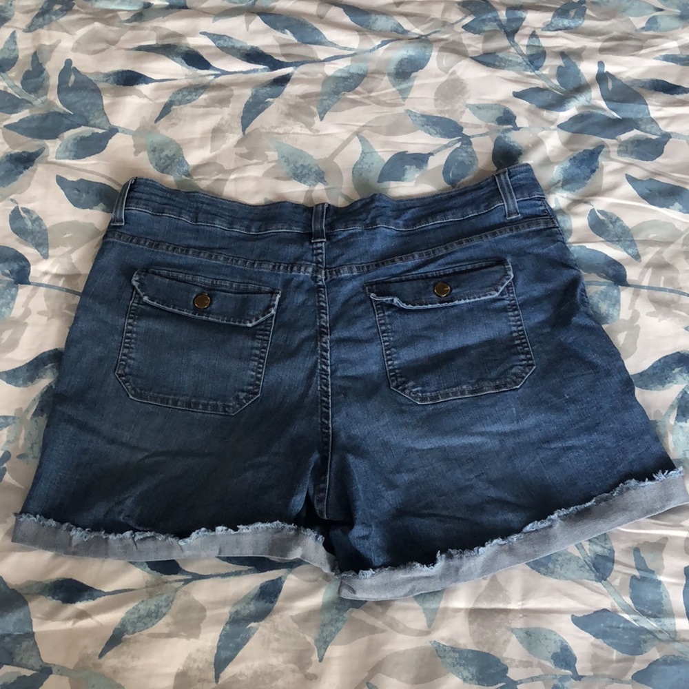 Lee Women’s Midrise Jean Shorts - Picture 2 of 5